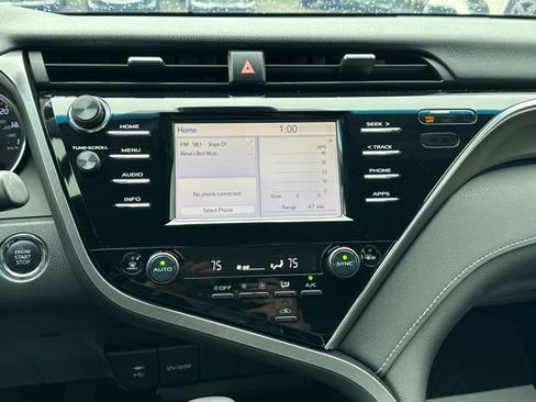 Used 2018 Toyota Camry XSE FWD image 15