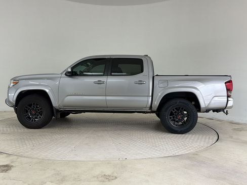 Used 2021 Toyota Tacoma SR5 RWD image 2