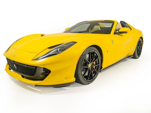 Used 2022 Ferrari 812 GTS RWD image 14