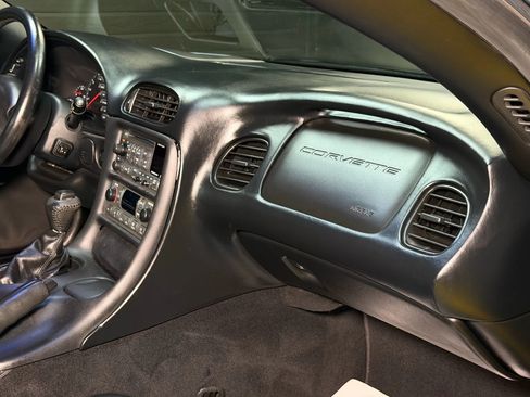 Used 2004 Chevrolet Corvette Convertible w/ Preferred Equipment Group image 35