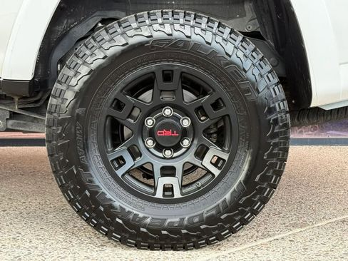 Used 2018 Toyota 4Runner TRD Off-Road Premium image 25