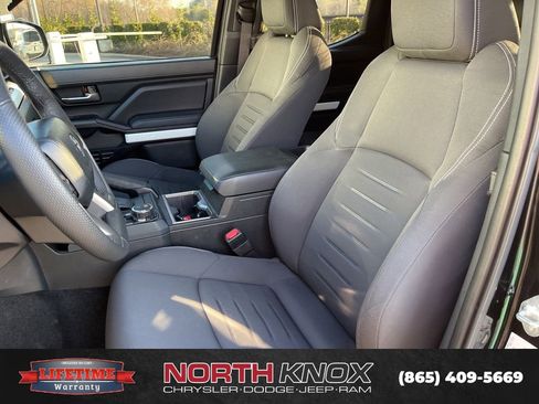 Used 2024 Toyota Tacoma TRD Sport w/ TRD Sport Upgrade Package image 8