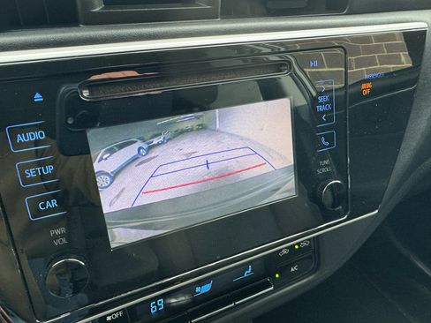 Used 2018 Toyota Corolla LE image 17