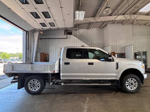 Used 2017 Ford F250 XLT w/ XLT Value Package AWD/4WD image 2