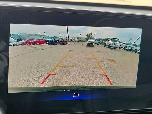 Used 2025 Chevrolet Trax ACTIV FWD image 24