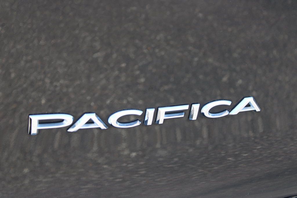 Used 2025 Chrysler Pacifica Select FWD image 14