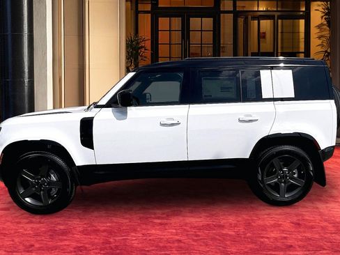 New 2026 Land Rover Defender 110 X-Dynamic SE AWD/4WD image 2