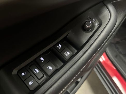 Used 2025 Jeep Grand Cherokee Limited w/ Black Appearance Package RWD image 13