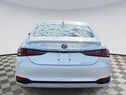Used 2024 Lexus ES 300h w/ Premium Package image 3
