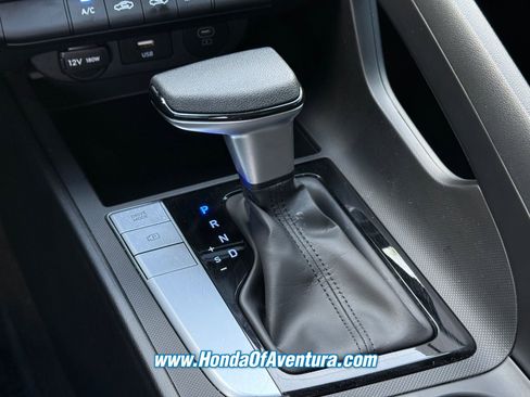 Used 2024 Hyundai Elantra SE FWD image 21