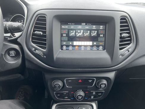 Used 2020 Jeep Compass Latitude image 19