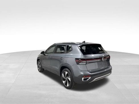 New 2025 Volkswagen Taos SE image 4