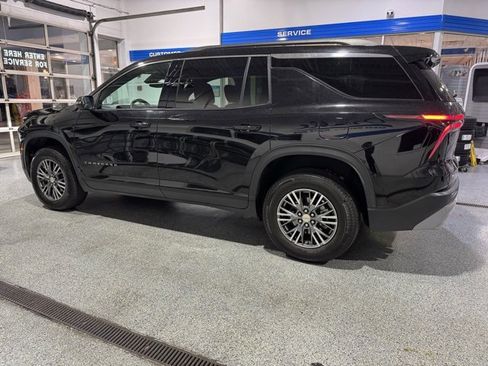 Used 2024 Chevrolet Traverse LT image 5