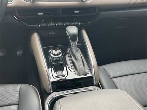 Used 2024 GMC Canyon Denali image 17