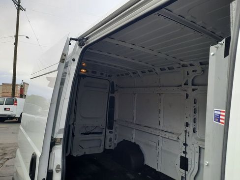 Used 2020 RAM ProMaster 2500 w/ Interior Convenience Group FWD image 9