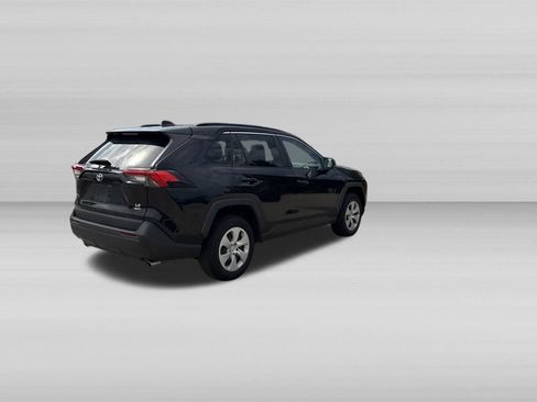 Used 2021 Toyota RAV4 LE AWD/4WD image 5
