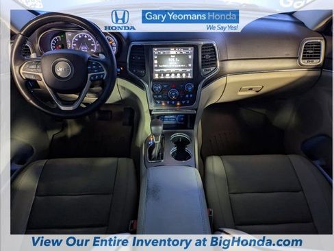 Used 2017 Jeep Grand Cherokee Overland w/ Jeep Active Safety Group image 12