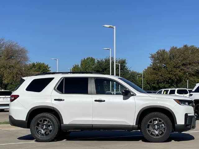 New 2026 Honda Pilot TrailSport image 3