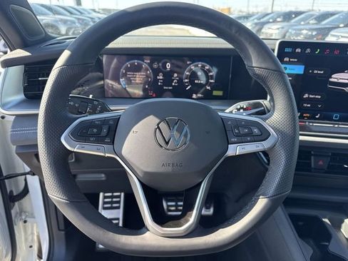 New 2026 Volkswagen Tiguan SE R-Line FWD image 17