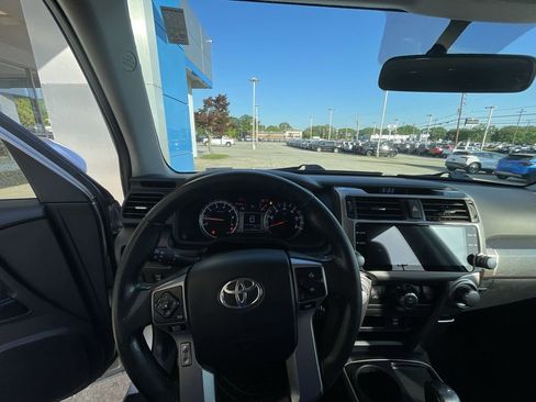 Used 2018 Toyota 4Runner SR5 RWD image 10