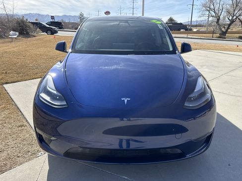 Used 2025 Tesla Model Y Performance image 8