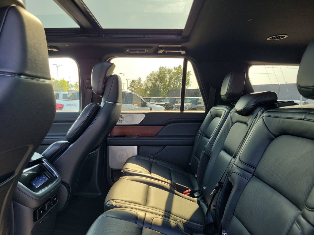 Certified 2022 Lincoln Navigator L Reserve AWD/4WD image 14