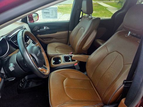 Used 2017 Chrysler Pacifica Limited FWD image 12
