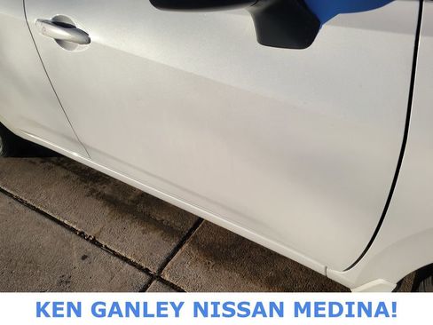 Used 2022 Nissan Versa SR w/ Convenience Package image 13