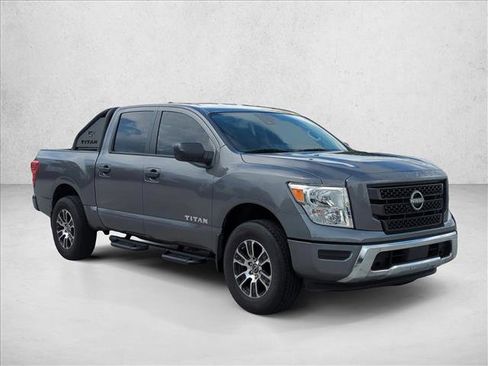 Used 2024 Nissan Titan SV RWD image 3