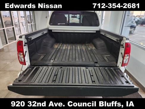 Used 2017 Nissan Frontier PRO-4X image 7
