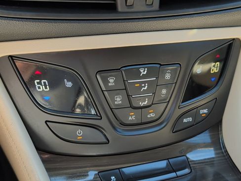 Used 2020 Buick Envision Essence AWD/4WD image 23