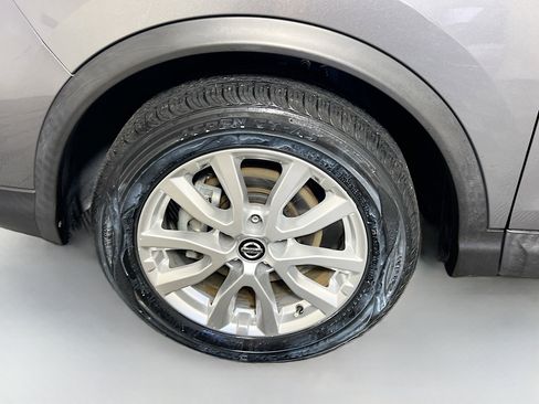 Used 2021 Nissan Rogue Sport S image 13