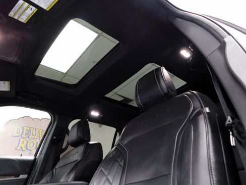 Used 2019 Ford Explorer Platinum image 38