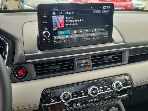 New 2025 Honda Pilot Touring image 12