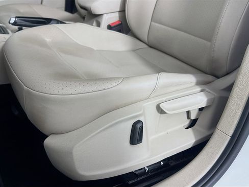 Used 2018 Volkswagen Golf SE image 24