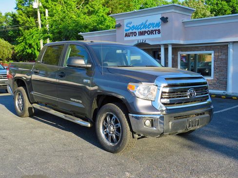 Used 2016 Toyota Tundra SR5 w/ SR5 Upgrade Package AWD/4WD image 5