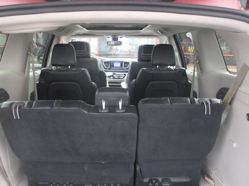 Used 2019 Chrysler Pacifica Limited FWD image 27