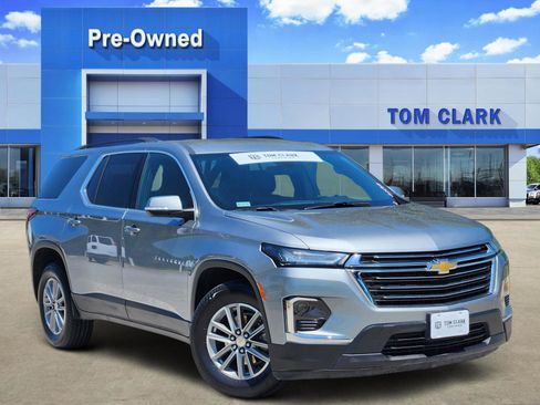 Used 2023 Chevrolet Traverse LT FWD image 1