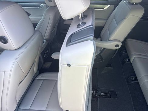 Used 2025 GMC Acadia Elevation w/ Elevation Premium Package FWD image 36