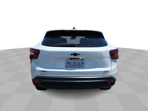 Used 2025 Chevrolet Trax RS FWD image 7