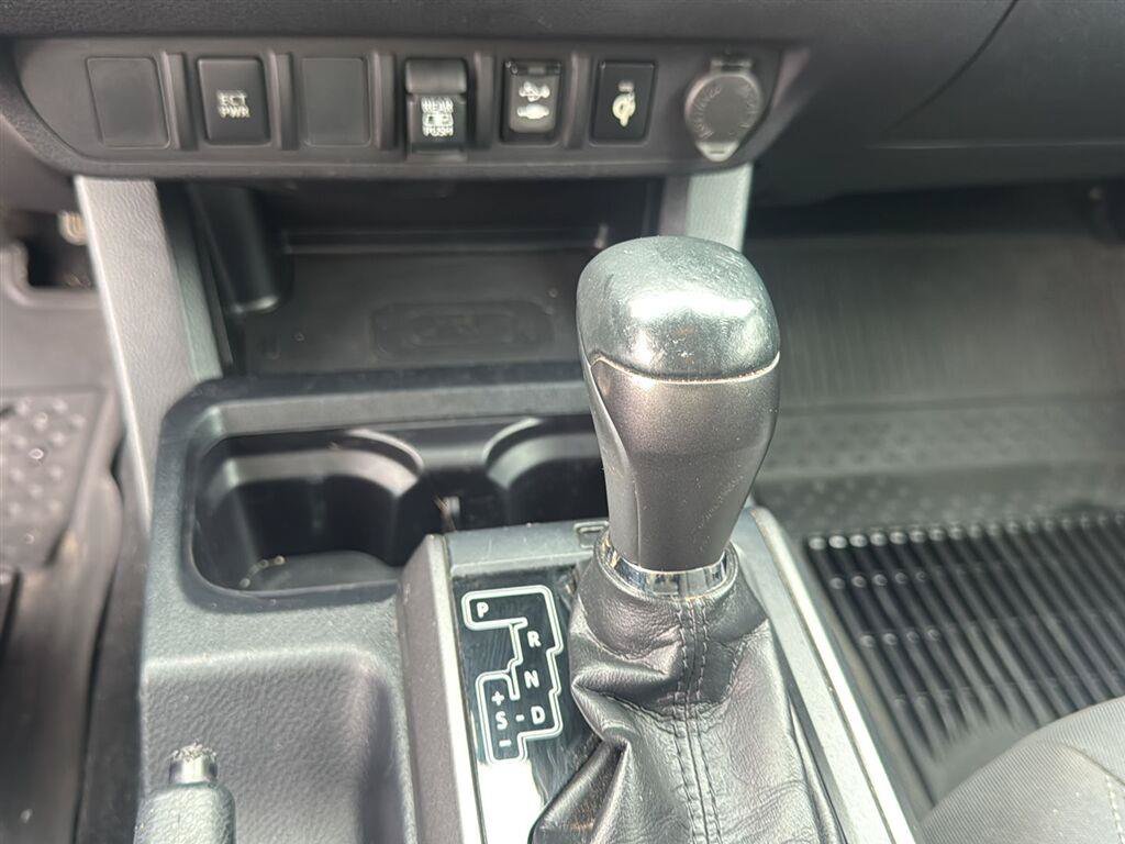 Used 2019 Toyota Tacoma TRD Off-Road AWD/4WD image 14