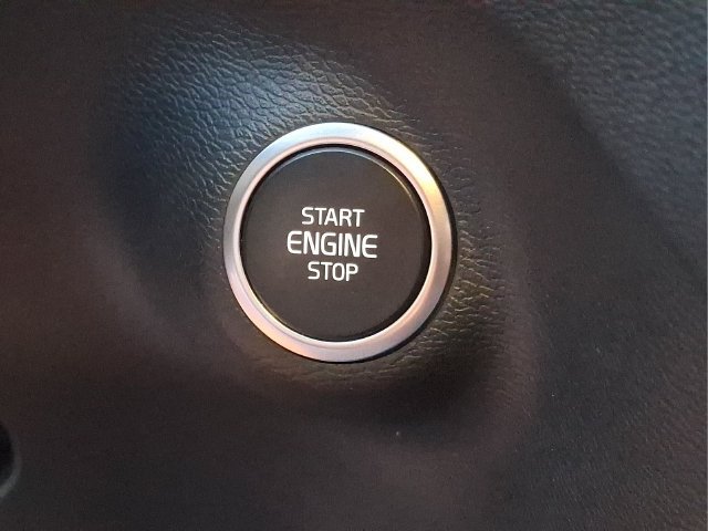 Certified 2024 Volvo XC40 B5 Core AWD/4WD image 19