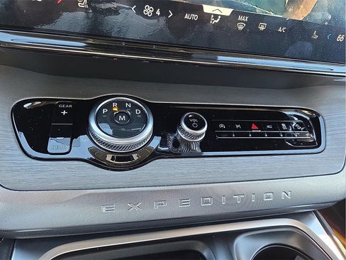 New 2026 Ford Expedition Max Platinum w/ Driver's Package image 15