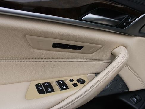 Used 2018 BMW M550i xDrive image 9