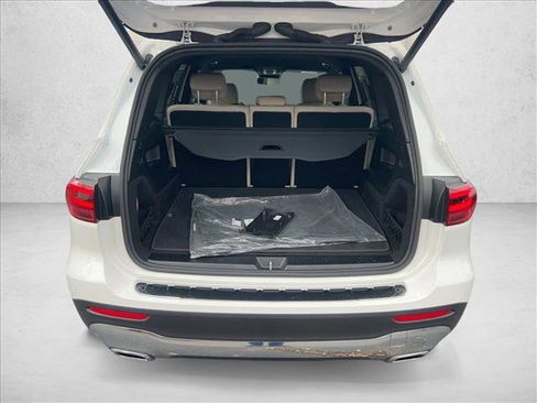 Used 2025 Mercedes-Benz GLB 250 4MATIC image 6
