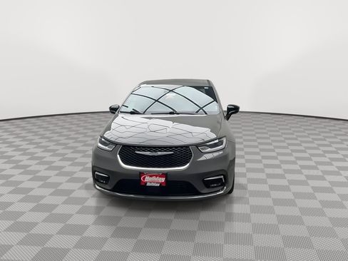 Used 2025 Chrysler Pacifica Select image 33