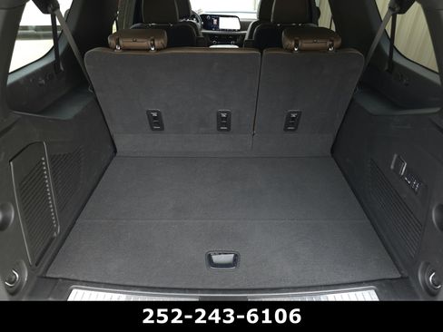 Used 2025 Chevrolet Suburban High Country AWD/4WD image 36