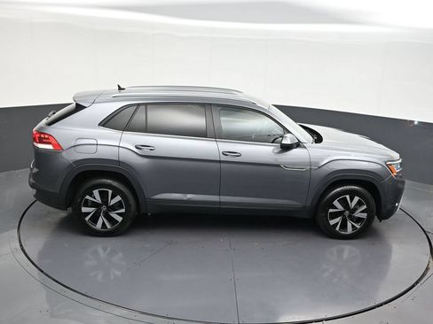 Used 2022 Volkswagen Atlas Cross Sport SE FWD image 25
