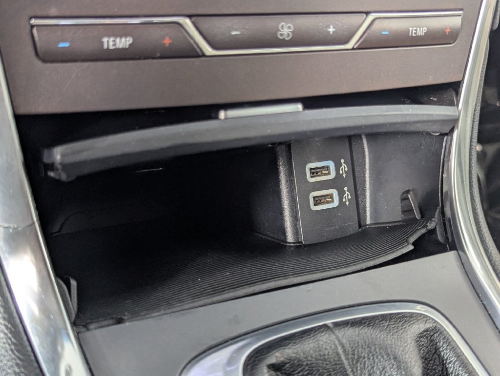 Used 2018 Ford Edge Titanium FWD image 23