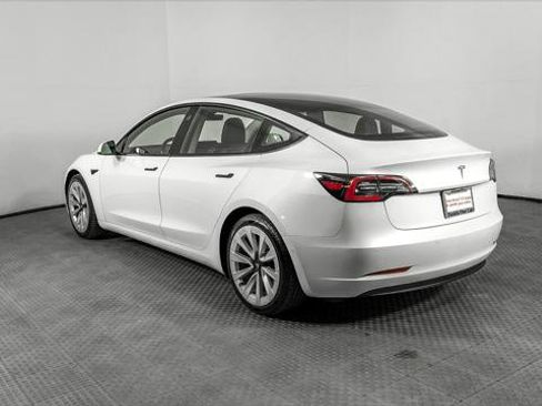 Used 2021 Tesla Model 3 Standard Range Plus image 4